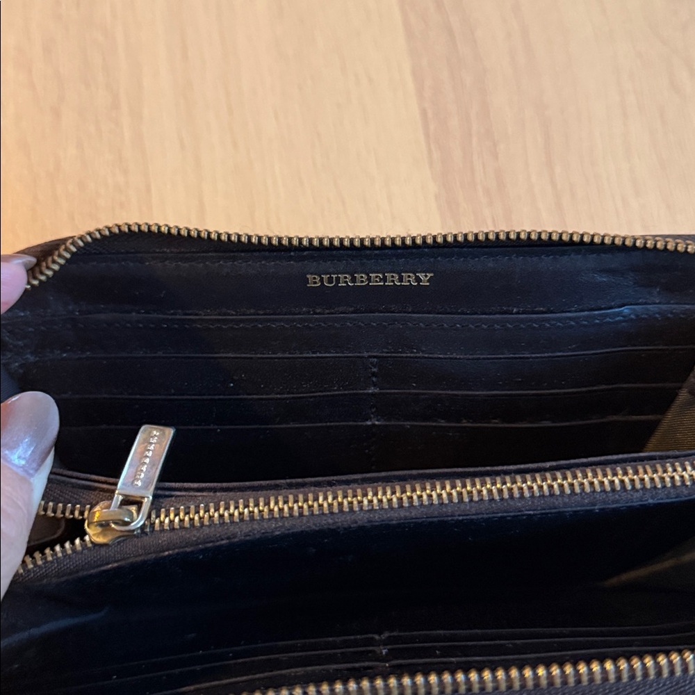 Burberry Novacheck Zip Wallet - Picture 7 of 10